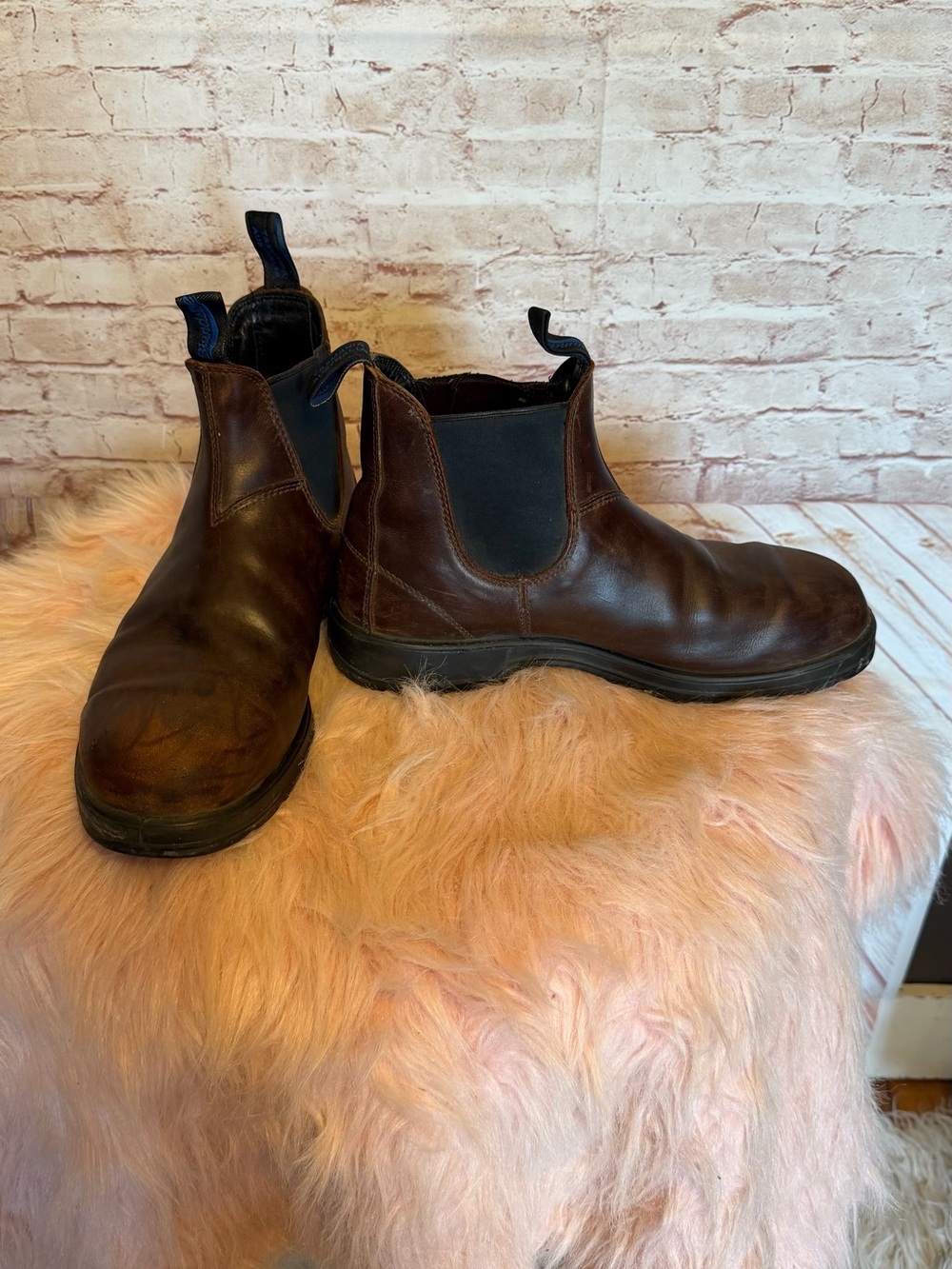 Men's Blundstone Pull-On Chelsea Work Boots - Brown leather size 9.5